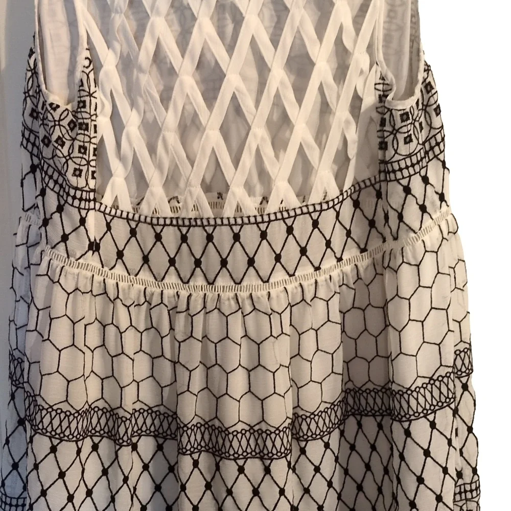 The Gentle Fawn Dress: A Stunning Combination of Elegance and Style - Picture 9 of 16